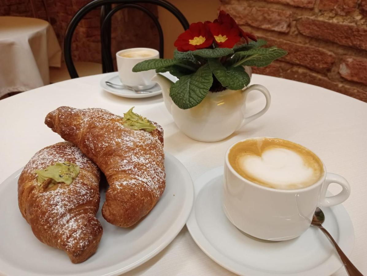 Bed and Breakfast Meuble Evoe Montepulciano Stazione Exterior foto