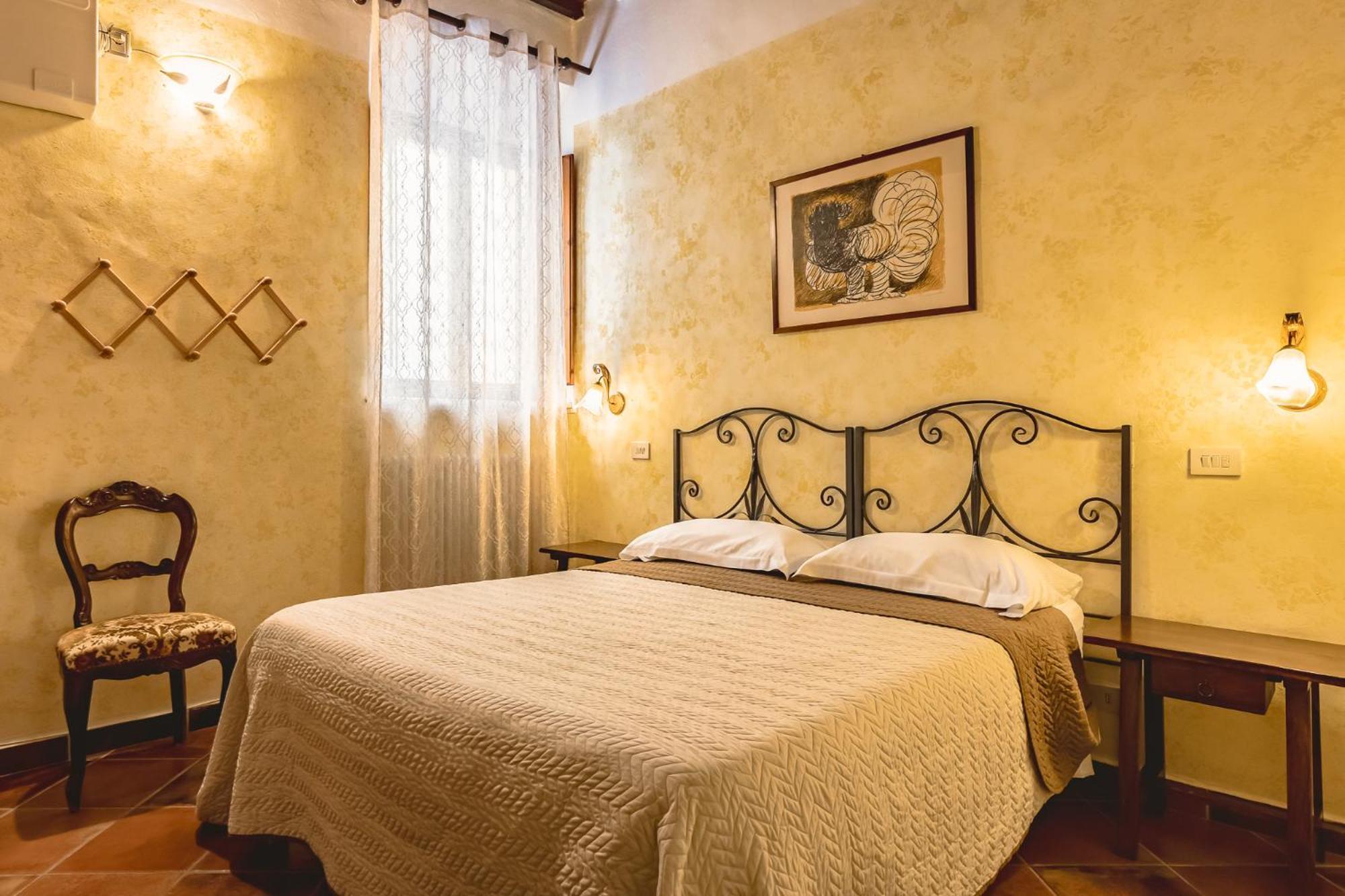 Bed and Breakfast Meuble Evoe Montepulciano Stazione Exterior foto