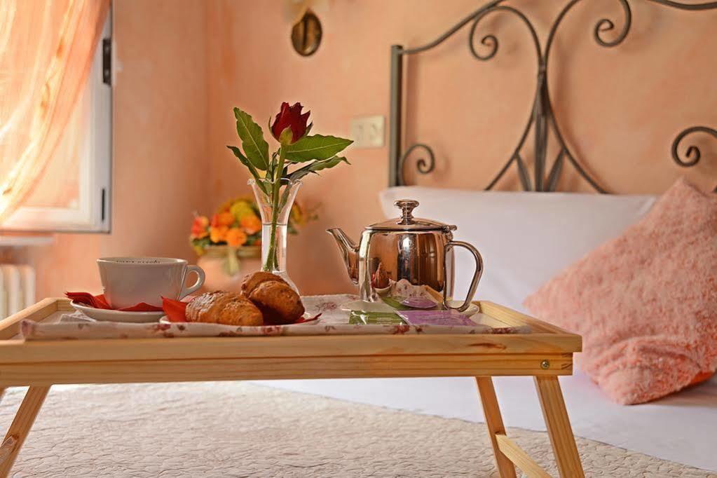 Bed and Breakfast Meuble Evoe Montepulciano Stazione Exterior foto