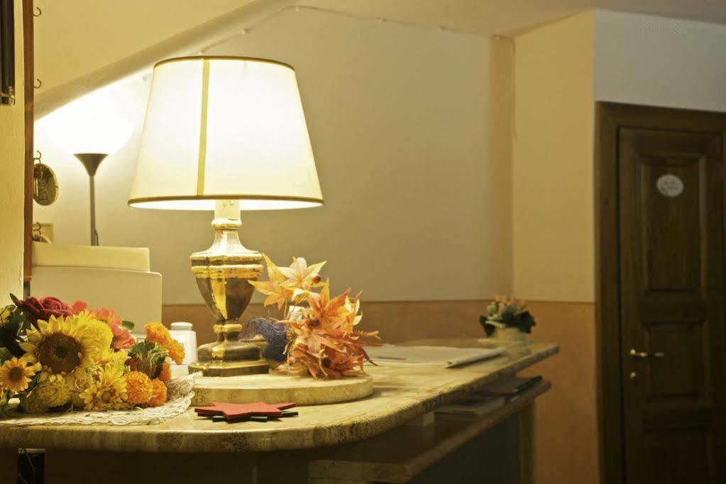 Bed and Breakfast Meuble Evoe Montepulciano Stazione Exterior foto